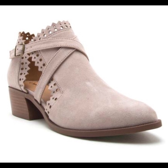 Blush pink booties! - Picture 7 of 8